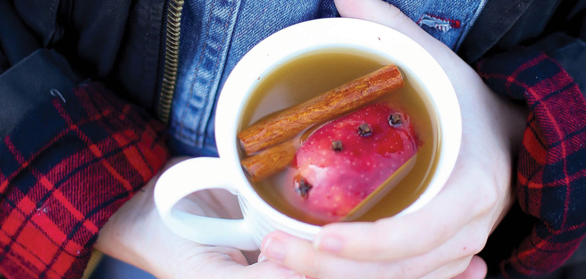 Make Your Home Smell Like Christmas: Easy Wassail Recipe & Tradition